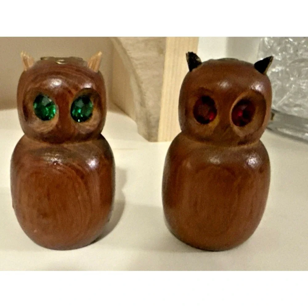 Vintage wooden‎ owl salt + pepper shaker rhinestone eyes green & red eyes